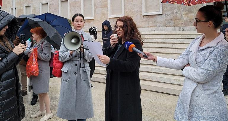 Albanie : l'inquiétude des journalistes face aux intimidations du régime Rama