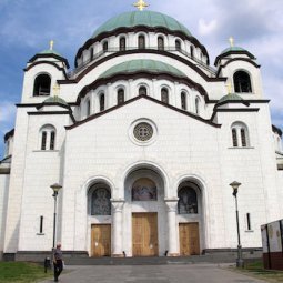 Serbie : l'Église orthodoxe en croisade contre la parité linguistique