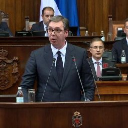 Serbie-Kosovo : chaos au Parlement serbe, Albin Kurti pose ses conditions
