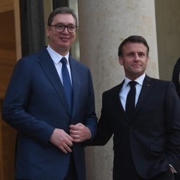 Vučić à Paris : le Kosovo, du nucléaire et des avions Rafale