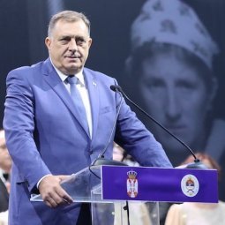 Commémorations d'Oluja : retrouvailles nationalistes serbes à Prijedor
