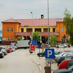 Bras de fer entre Kosovo et Serbie : Pristina arrête cinq Serbes puis les relâche
