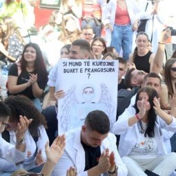 Albanie : la révolte des étudiants en médecine