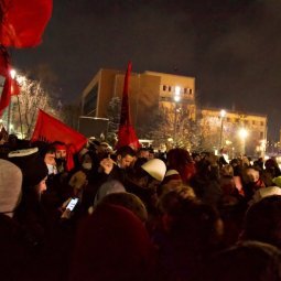 Législatives au Kosovo : le triomphe confirmé de Vetëvendosje et d'Albin Kurti