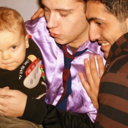 Grèce : Syriza veut permettre aux couples homosexuels d'adopter