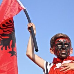 28 novembre : le Jour du Drapeau albanais est désormais férié au Kosovo