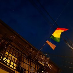 EuroPride : le drapeau arc-en-ciel hissé devant le Palais de Serbie, l'Église contre les « valeurs imposées »