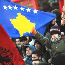 Kosovo : mais qu'est-ce que ce drapeau ?