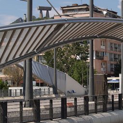 Kosovo : à Mitrovica, les jeunes Serbes contre l'ouverture du pont sur l'Ibar