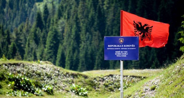 Le Kosovo ratifie l'accord frontalier avec le Monténégro, sept députés Vetëvendosje arrêtés