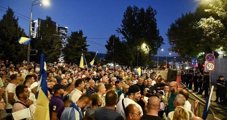 Bosnie-Herzégovine : Sarajevo se révolte contre le jeu dangereux de la Croatie et de l'OHR