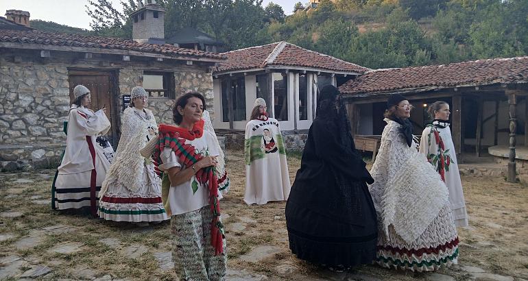 Les Balkans en festivals (2/5) | Etnofest au Kosovo : identité, art et mémoire 