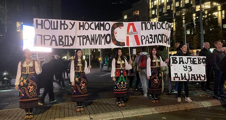 Fil info Serbie | Face-à-face tendu entre lycéen.nes et ćaci devant le Parlement