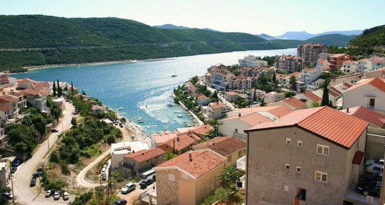Tourisme sur l'Adriatique : Neum qui rit, Makarska qui pleure