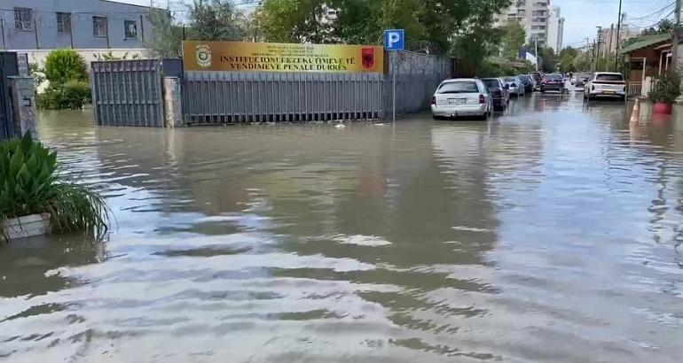 Inondations en Albanie : l'incurie des politiques nourrit la colère