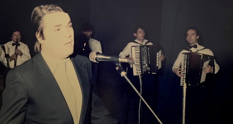 Guerre du Kosovo : Esat Bicurri, le destin assassiné d'un chanteur à la voix d'or 