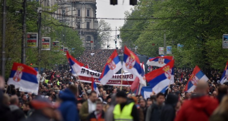 Serbie : « la colère de la rue dépasse la force de l'opposition politique »