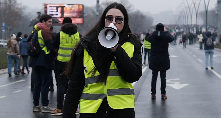 Serbie | À une étudiante : « Remets-toi vite, ma reine, ils ont du sang sur les mains »