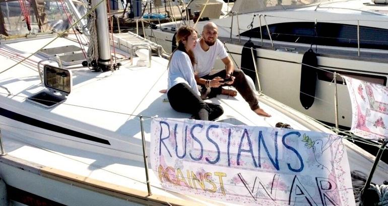 Guerre en Ukraine : ce couple russe qui a pris la mer (Égée) pour échapper à Poutine