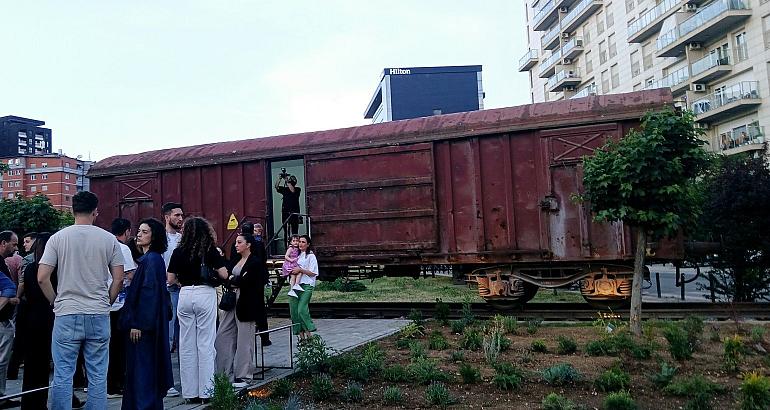Kosovo, des trains, des hommes et des femmes : un musée rend hommage à l'exode de 1999
