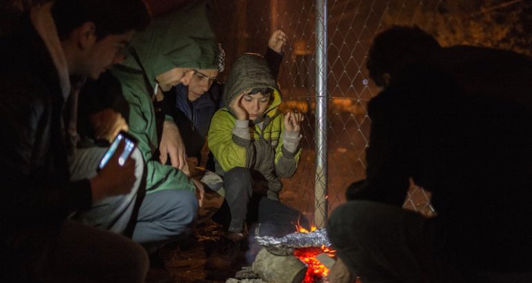 Réfugiés : la Grèce va scolariser les enfants bloqués dans les camps