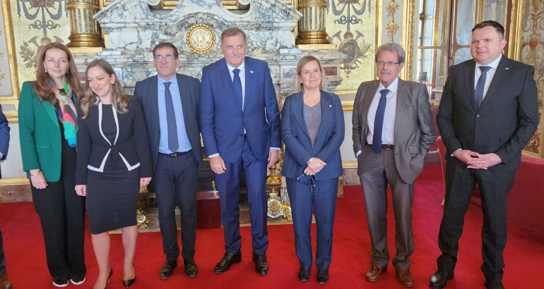 Bosnie-Herzégovine : Milorad Dodik vient défendre sa cause à Paris