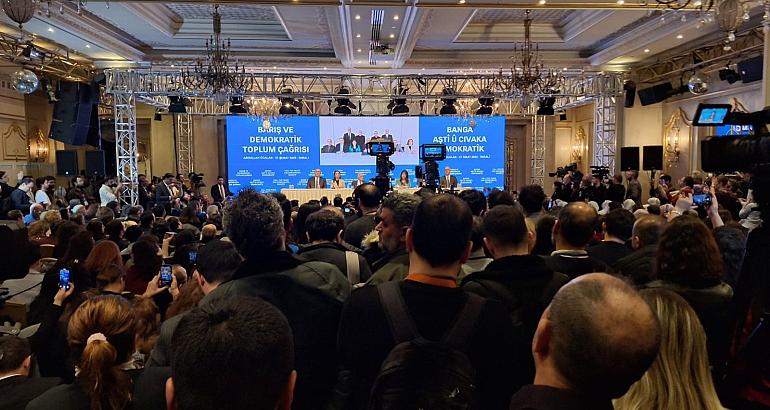 Turquie : un an après l'appel d'Öcalan, où en est le processus de paix avec le PKK ?