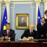 Le Kosovo adhère au FMI et à la Banque mondiale