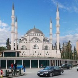 Kosovo : où construire la nouvelle grande mosquée de Pristina ?