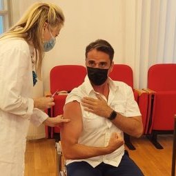 Balkans : face au variant Delta, la carotte et le bâton pour relancer la vaccination