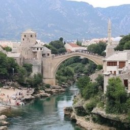 Bosnie-Herzégovine : le pont de Mostar, destruction, reconstruction, récupération