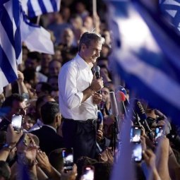 Grèce : triomphe des conservateurs de Mitsotákis, déroute de Syriza