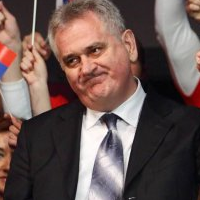 Serbie : investiture du président Nikolić, les chefs d'Etat voisins boudent la cérémonie
