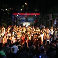 Albanie : couvre-feu à minuit pour les discothèques
