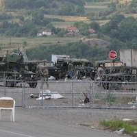 Nord du Kosovo : les Serbes manifestent contre le démantèlement des barricades prévu par la Kfor