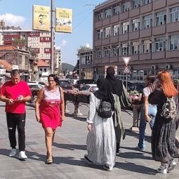 Femmes voilées en Serbie : comment voyager sans discriminations ?