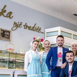 Le CdB, 25 ans d'histoire(s) | Albanie : à Tirana, la pâtisserie Reka régale les gourmands depuis 1924