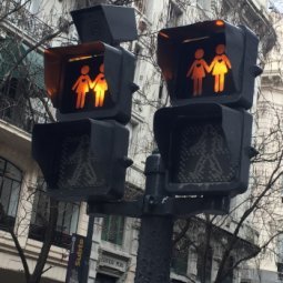 La Grèce légalise le mariage pour tous et l'adoption par les couples de même sexe