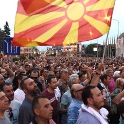 Macédoine : manifestation monstre de la « révolution des couleurs »