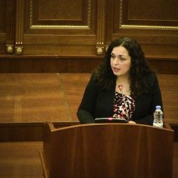 Kosovo : Vjosa Osmani est finalement élue présidente de la République