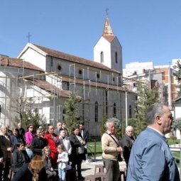 Kosovo : l'église catholique de Ferizaj, témoin de l'histoire et promesse de tolérance