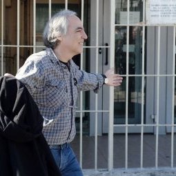Grèce : Mitsotákis laissera-t-il mourir Dimitris Koufodinas ?