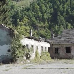 Monténégro : les anciens postes-frontières yougoslaves tombent en ruine