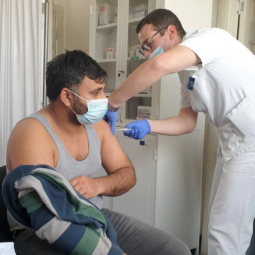 Vaccination des migrants : la Serbie veut se donner en exemple 