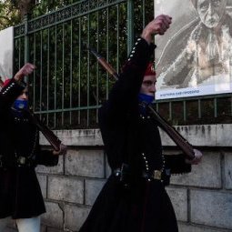 Grèce : des commémorations « pompeuses et malvenues » pour le bicentenaire