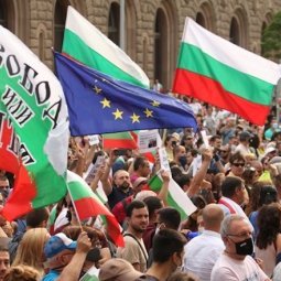Bulgarie : contre Boïko Borissov et le « système GERB », les manifestants en appellent à l'Europe