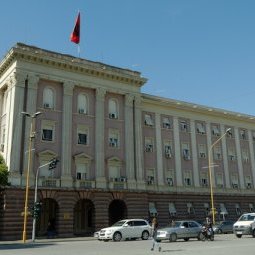 Élections en Albanie : les grands partis monopolisent les télévisions