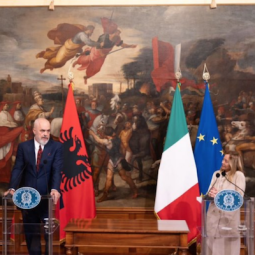 L'Italie ne devrait pas sous-traiter à l'Albanie la gestion de ses migrations