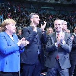 Européennes en Croatie : le HDZ fait son méga show avec Angela Merkel