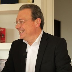 Grèce : un nouveau dirigeant pour tenter de sauver Syriza